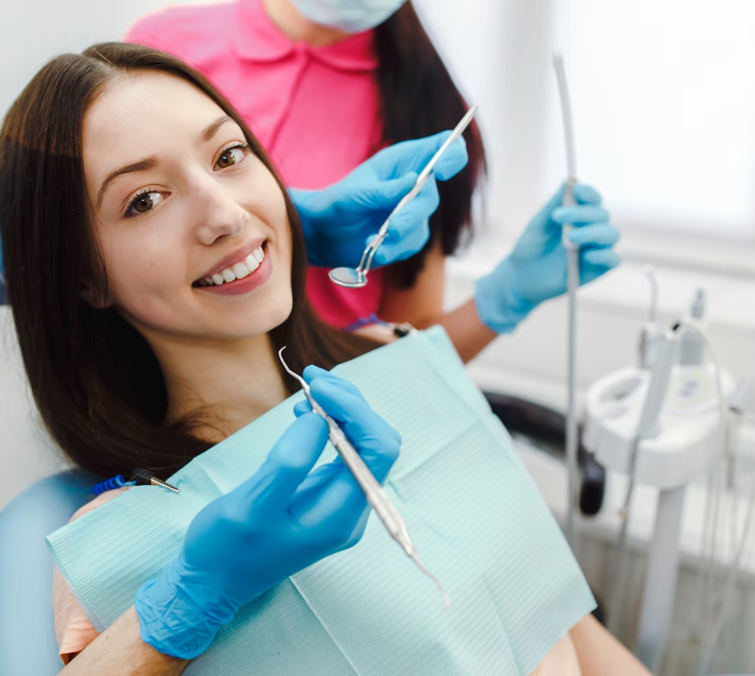 smiling-woman-dentist-chair_1153-655